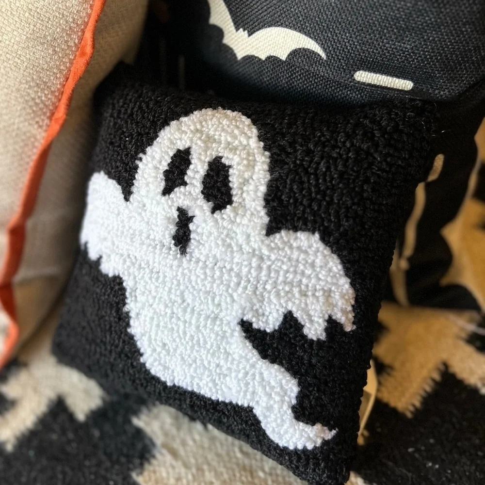 Ghost Mini Design Black and White Hooked Pillow - Picture 3 of 3
